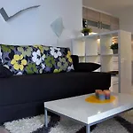 Summer Breeze With Private Garden And Grill *