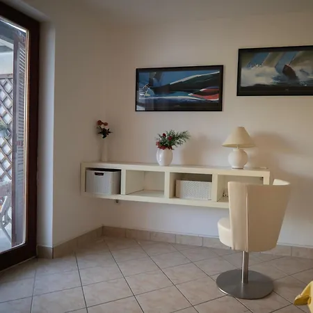 Summer Breeze With Private Garden And Grill Apartamento